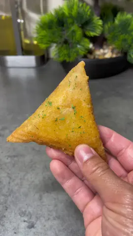 A post by @malcomsfood2 on TikTok caption: Brick viande hachée cheddar 🥩🧀 #recette #brick #recettefacile #ideerecette #recipes #food #cuisine #humour #ideerepas #recettesimple 