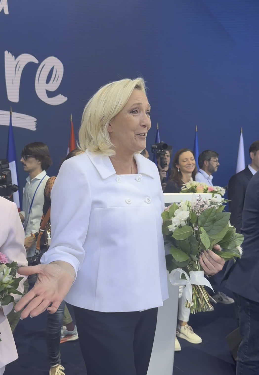 A post by @mlp.officiel on TikTok caption: Aux Champs-Élysées… 🎶