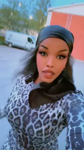 A post by @farhiya44 on TikTok caption: 🥀#farhiyabrown #fyp 