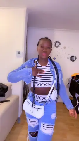 A post by @skinnyladiamandnoir on TikTok caption: Forcément 