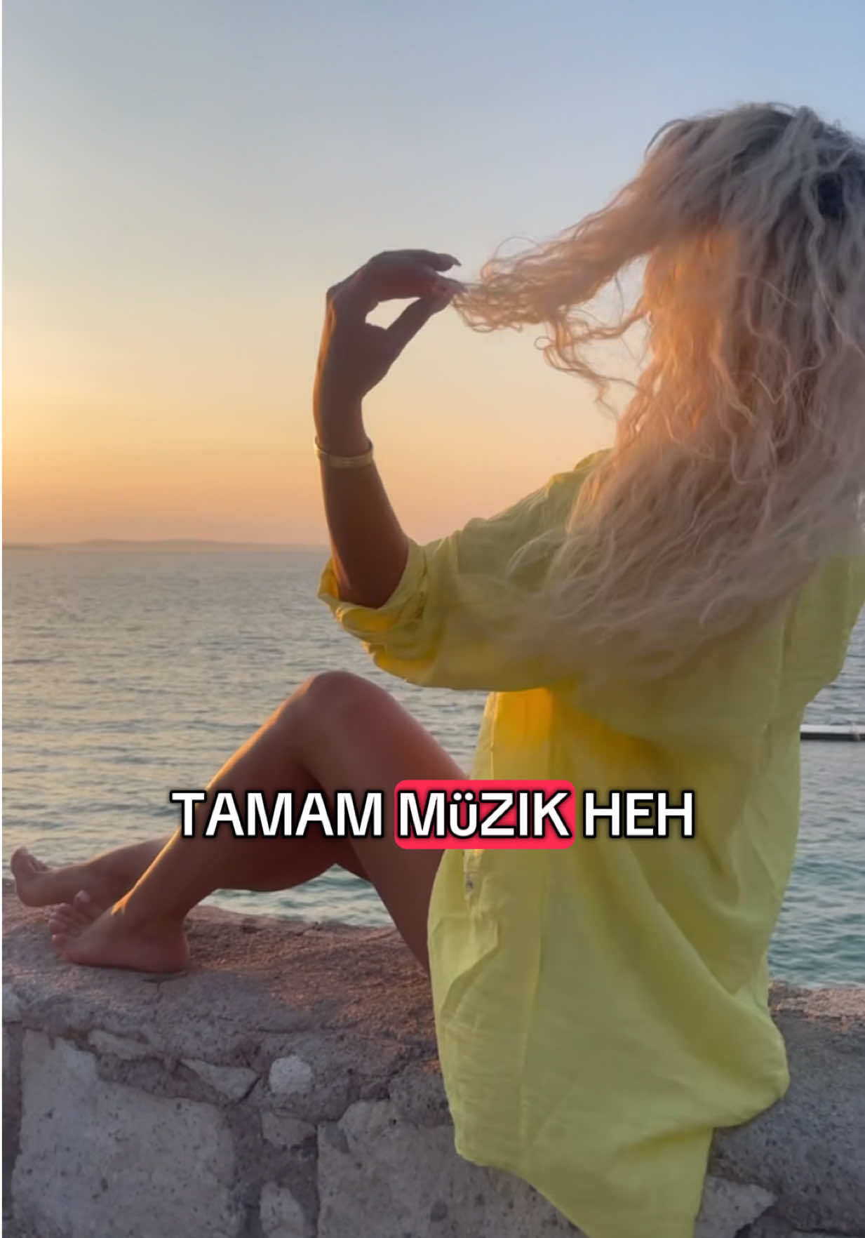 A post by @arzuakinofficial on TikTok caption: ☀️ #fyppp #seniniçin #keşfetbeniöneçıkar #tatil #bayram #kesfet 