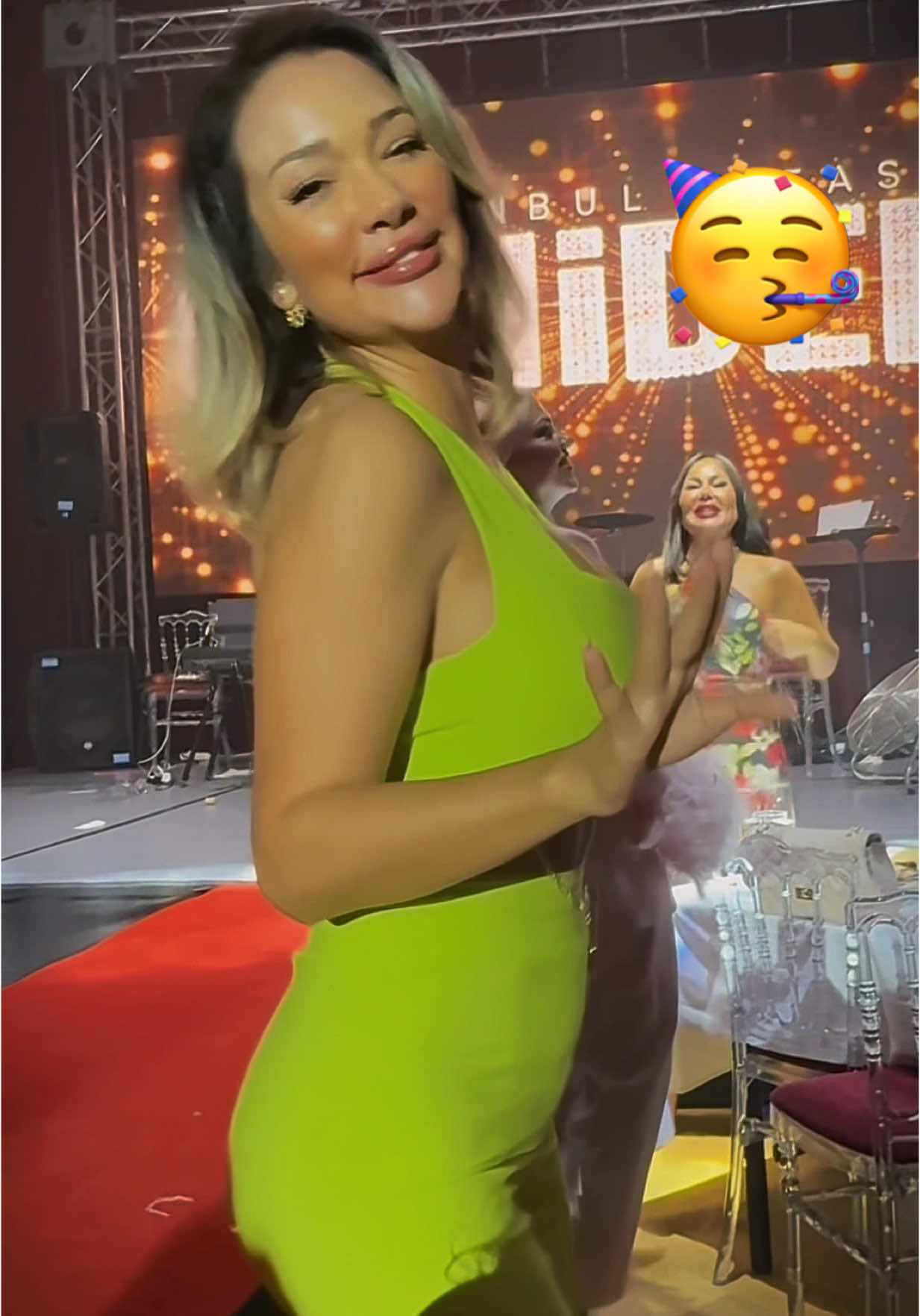 A post by @arzuakinofficial on TikTok caption: #kesfet 🥳