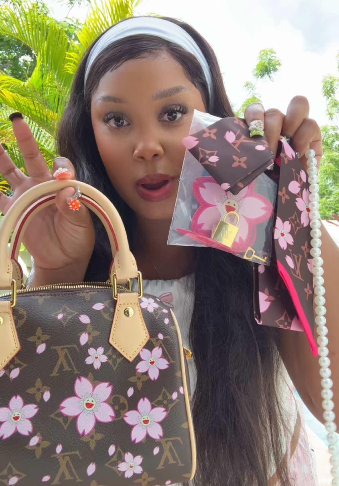 A post by @vivalapinkposh on TikTok caption: I’m actually very impressed with this quality 😲 Check out the 🔗 in my 🄱🄸🄾 