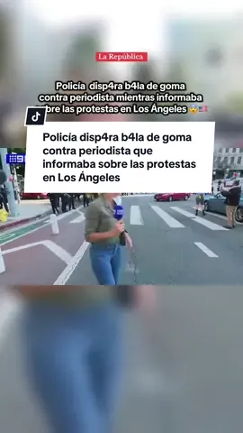 A post by @larepublica.pe on TikTok caption: Policía  disp4ra b4la de goma  contra periodista mientras informaba  sobre las protestas en Los Ángeles 😨🇺🇸  #larepublica #losangeles #protestas #ICE #inmigrantes #periodista #estadosunidos #policía #donaldtrump #noticias #internacional 