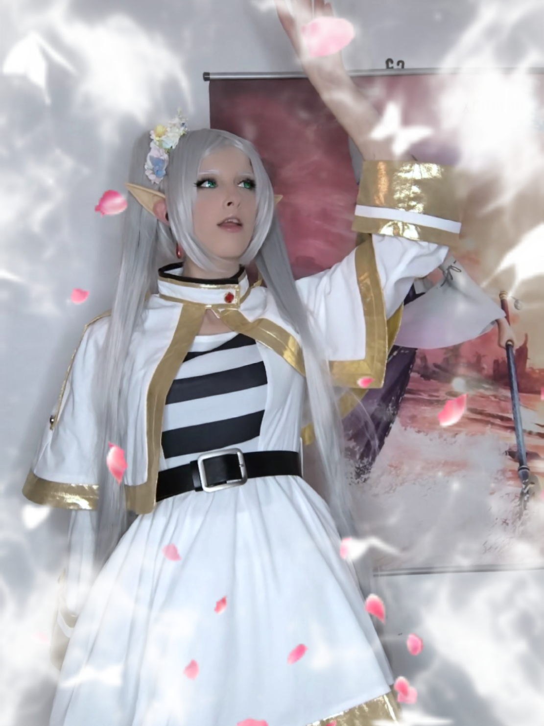 A post by @sakurakazecos on TikTok caption: #frierenbeyondjourneysend #frieren #frierenanime #frierencosplay #frierenbeyondjourneysendcosplay #cosplay #cosplaygirl 