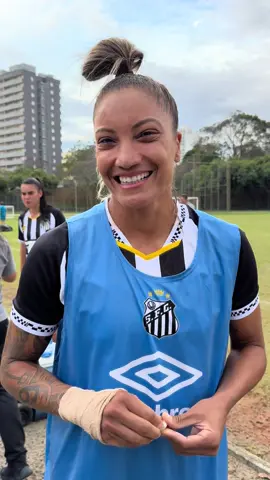 A post by @santosfc on TikTok caption: ARTILHEIRA! 💪🏽 #SantosFC #Santos #SereiasDaVila #FutebolFeminino #TikTokEsportes