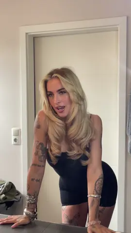 A post by @ramona_jst on TikTok caption: Spart 15% auf eure Tickets für‘s @Electrisize mit dem Code „save15“ #fyp #fürdich #techno 