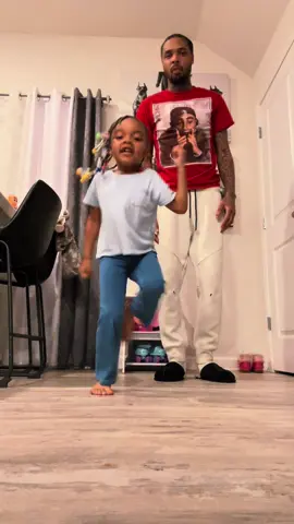 A post by @bandhunta_izzy on TikTok caption: Tryna teach the kid sum good moves 😭😭😭
