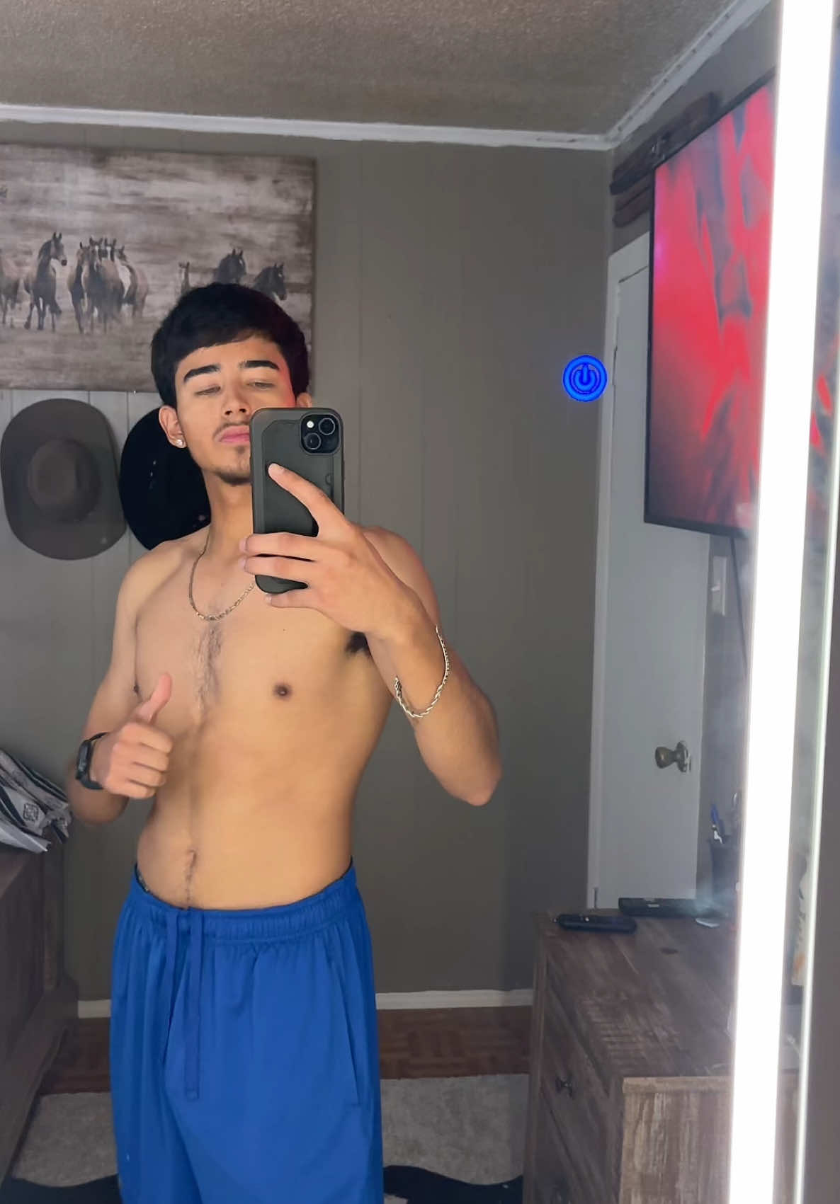 A post by @jgalindo0 on TikTok caption: Vamonos al baile 🤠🤳🏽 🕺  Playera- @StayStarched  #parati #trending #vaquero #baile #starchboyz #Viral #westernwear #westtx #baileschingones #explore #explorepage✨ #exploremore #fypシ 