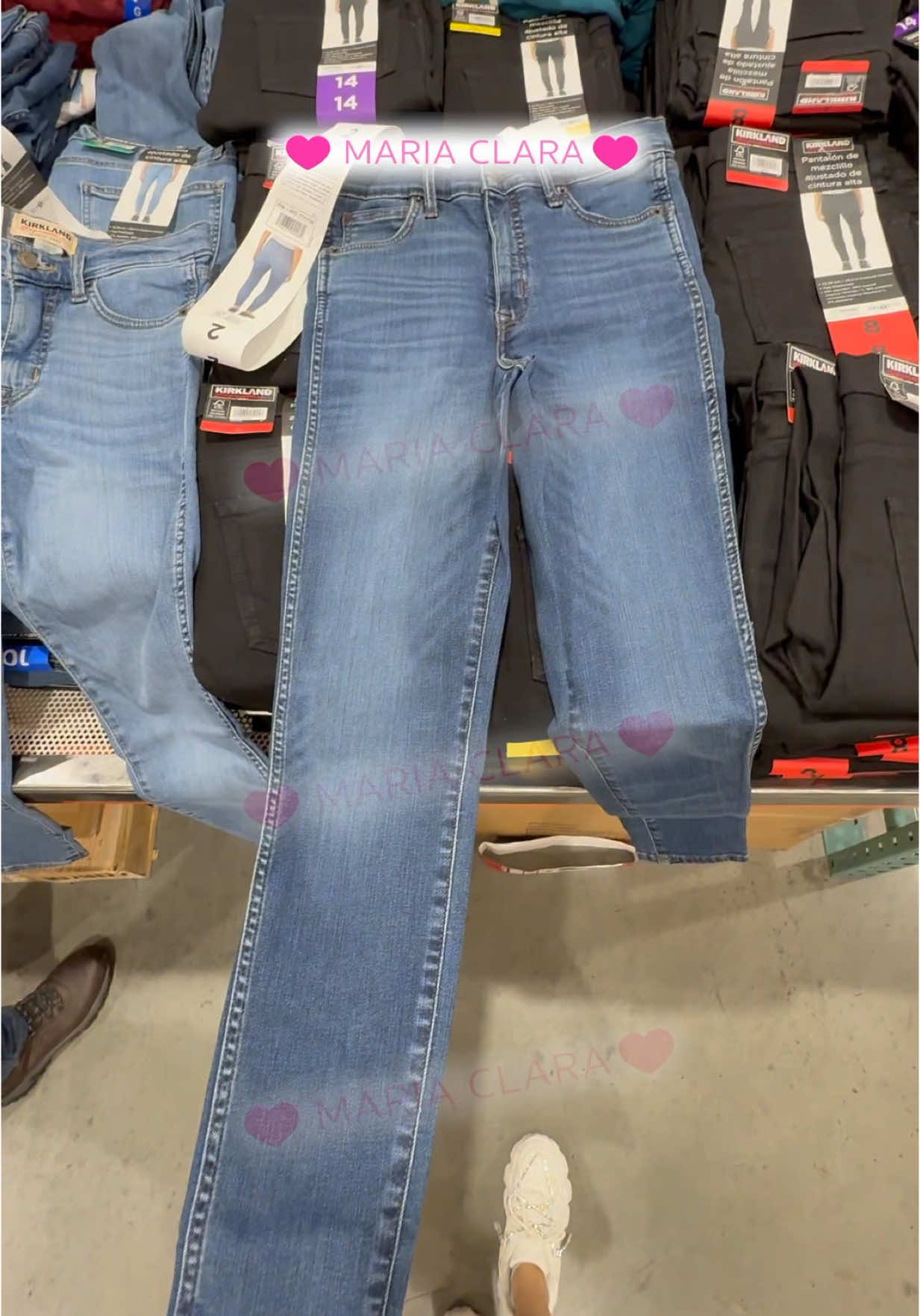 A post by @clientescostcomexico on TikTok caption: Pantalones de Mezclilla - Jeans Kirkland para Mujeres En Costco 09/06/2025 #costcomexico #costco #costcofinds #shorts #ilovecostco #MariaClara #mar #yosoymariaclara