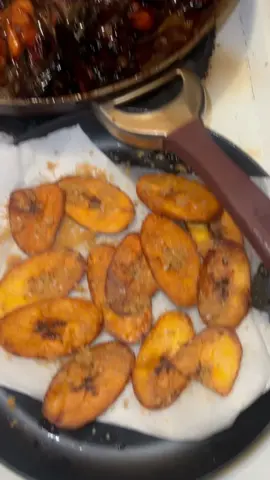 A post by @chefwinnie504 on TikTok caption: I just be talking lol #fyp #chefwinnie #jerkchicken #peasandrice #friedcabbage 