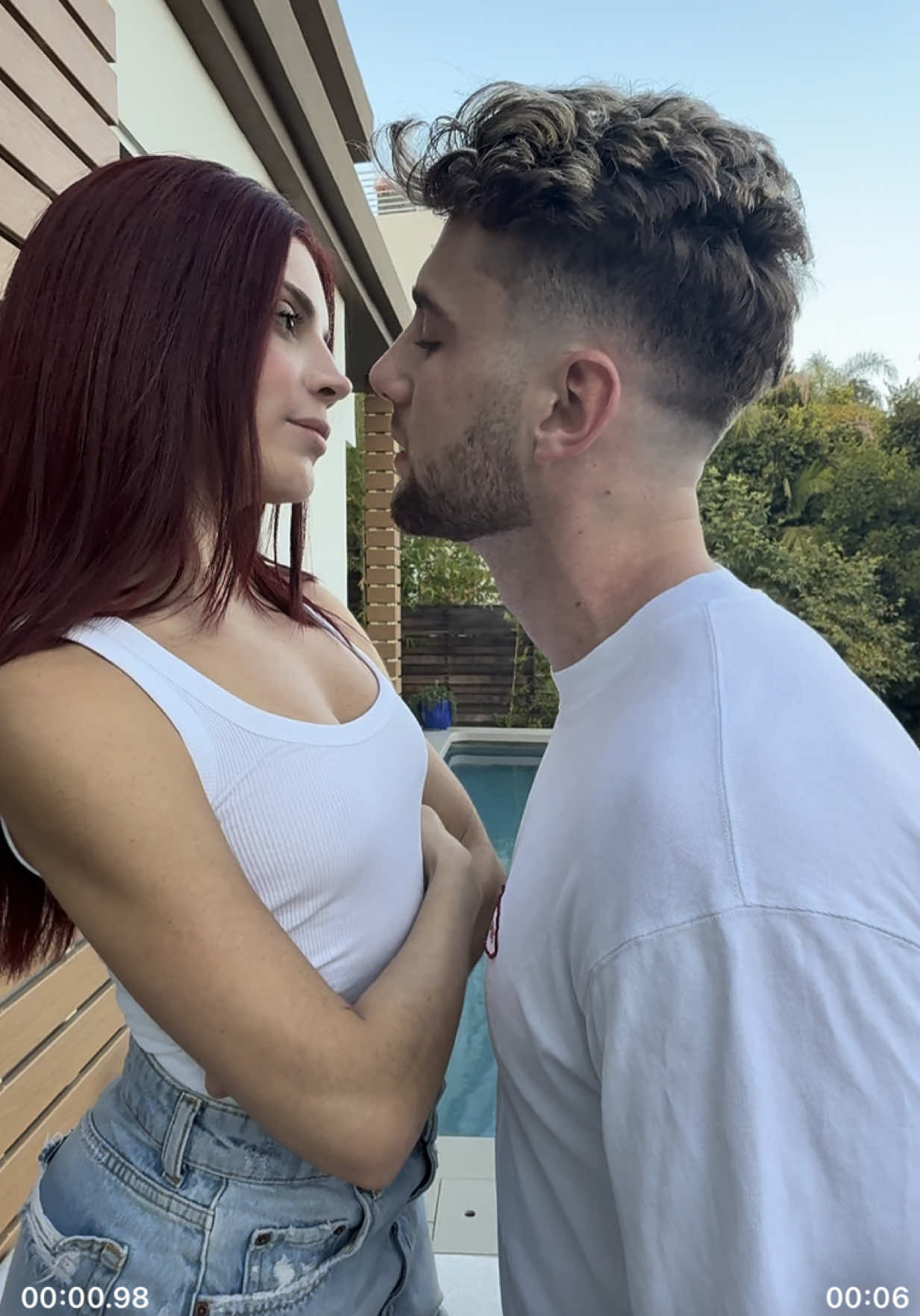 A post by @harryjowsey on TikTok caption: Pessoas com menos de 1,60m quando se estressam com alguém 🇧🇷 People under 5’3” when they get mad at someone 😂