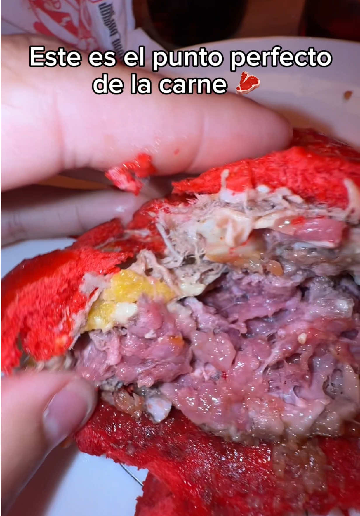 A post by @galesote on TikTok caption: Este es el punto perfecto de la carne y me da igual lo que digáis🤓☝🏻  @Street Food Burger ya está en Madrid !!! 