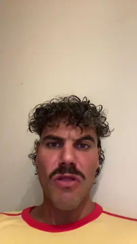 A post by @pierre2lahousse on TikTok caption: On marche sur la tête là.  #pourtoi #humour 