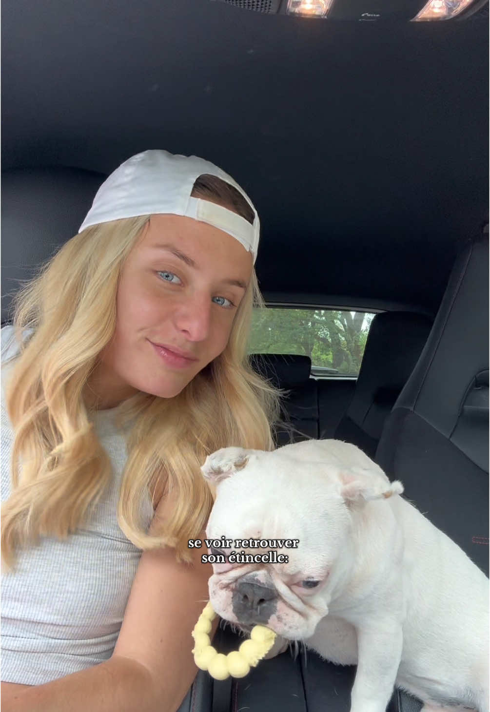 A post by @manondelsolll on TikTok caption: 8 mois pour faire cette vidéo, un petit journal que je tiens 🤝✨