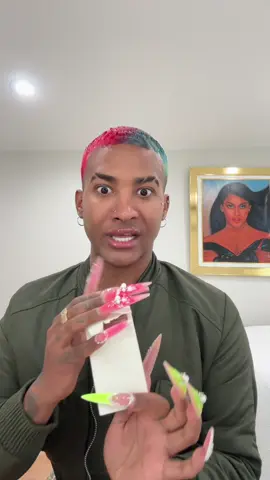 A post by @theyhatedaboy on TikTok caption: Ella la makeup artist 😂💘 #fyp #parati #foryou 