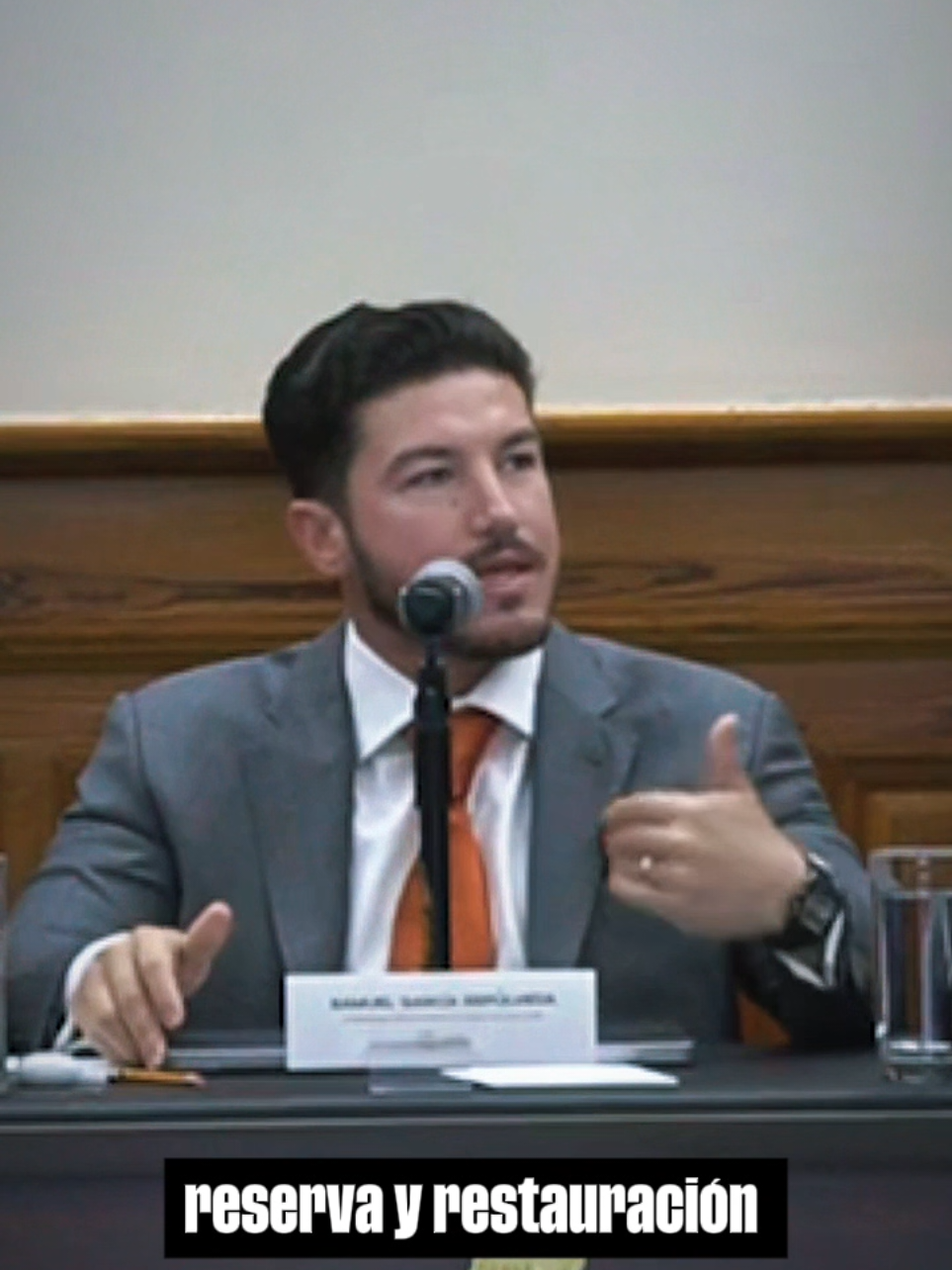 A post by @samuelgarciasepulveda on TikTok caption: Hoy en la Comisión Ambiental Metropolitana dejamos algo bien claro: EL RÍO SANTA CATARINA NO SE TOCA NI SE CONSTRUYE. El río es un Área Natural Protegida y será reguardada por el Estado.  De igual manera, les invitamos éste sábado 14 a la mesa de diálogo en el Lab Nuevo León para seguir discutiendo acciones para proteger al río. Aquí te lo explico todo👇