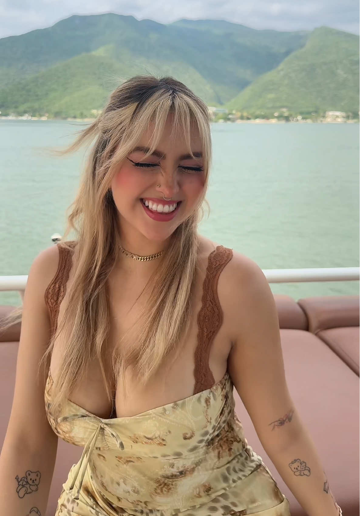 A post by @arigameplays on TikTok caption: GAMEBOOOOOY 🩷 #arigameplays #ariabela #fyp 