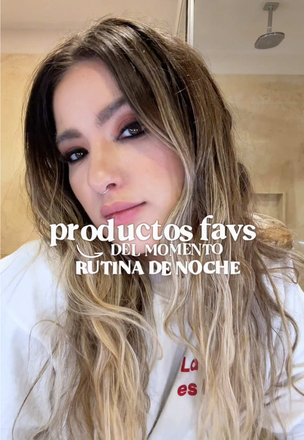 A post by @mariabolio on TikTok caption: Mis productos fav del momento ✨  VERSIÓN RUTINA DE NOCHE 🌙 100% opinion personal 🫶 de bestie a bestie 💖  1. Desmaquillante Lavadero - Sarelly  2. Essential Cleansing - ISDIN 3. Locion Clarificadora - Clinique  4. Contorno de Ojos Anti Ojeras Luminous630 - Nivea  5. Suero Hidratante Hyper Real - MAC 6. Crema Hidratante en Gel Moisture Surge - Clinique