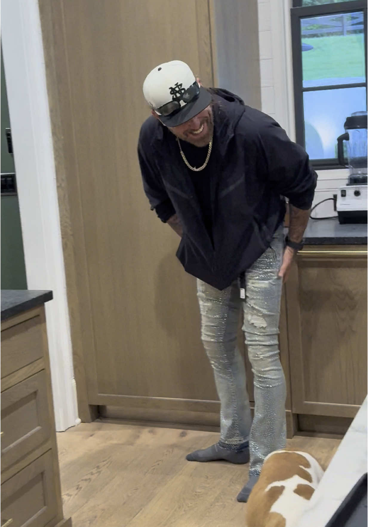 A post by @xomgitsbunnie on TikTok caption: If you’ve been on my other page you kno the Uncle Scott saga 🤣🤣 Go over there to see the rest of his outfits 🤣  #jellyandbunnie 