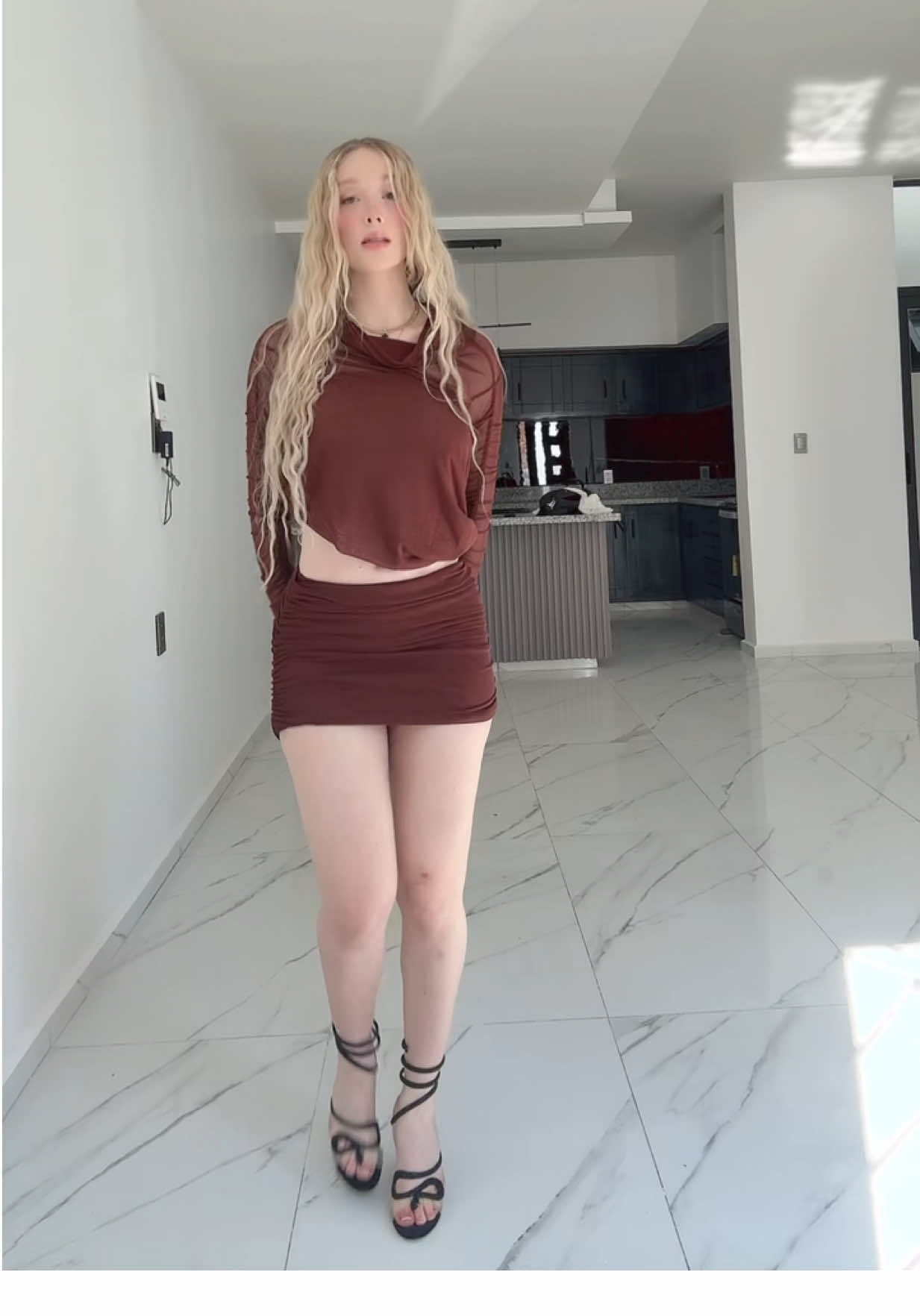 A post by @lolamariass on TikTok caption: @Fashion Nova cuál te gusta más? Yo el segundo 😍