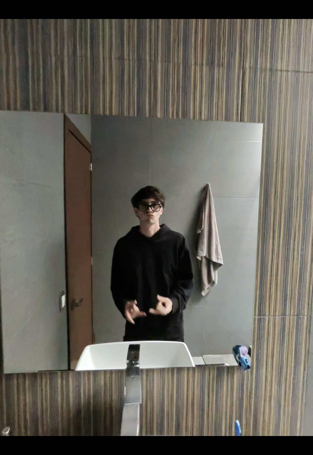 A post by @mariogmmt on TikTok caption: Porque irse por @raybanmeta ?Porque de esta manera, lo que antes solo vivías, ahora queda guardado para siempre. #RayBanMetaPartner