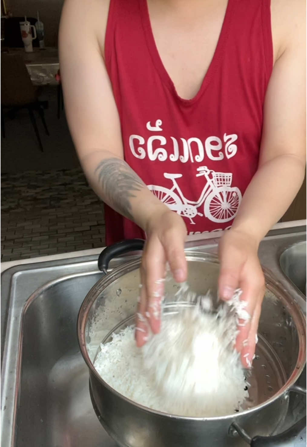 A post by @ on TikTok caption: Hnub No Ua Nyab 12 Moo