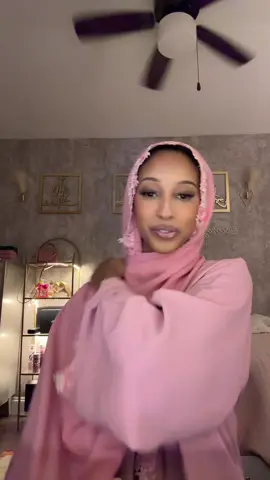 A post by @yrmandaa on TikTok caption: You see one thing 😂