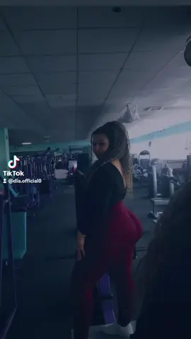 A post by @dia.official0 on TikTok caption: #gym #fitness #reel #tik #fyp 🧨❤️