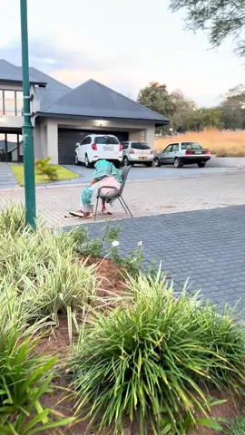 A post by @wickycheemaofficial on TikTok caption: Sas kisy di changi nai ty maa kisy di mandi nai 😀@Wicky Cheema #pakistan #southafrica #mamayanda 