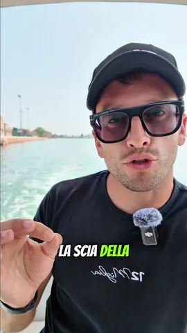 A post by @fabio12miglia on TikTok caption: La scia della barca ci indica come stiamo navigando! #fabio12miglia #barche #nautica #fuoribordo 