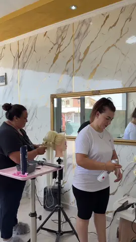 A post by @shirin.yusuf_ on TikTok caption: Kursumuz basladi kizlar katilmak isteyen yazabilir arayabilir 0896003368✅✅