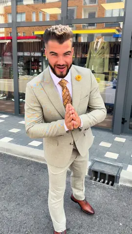 A post by @sterpiancu on TikTok caption: Concursul se desfășoară pe Instagram. Intrați pe profilul meu la ultima postare și înscrieți-vă! 😘@Vaturro Tailoring 