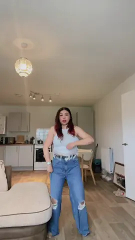 A post by @sonyshahi33 on TikTok caption: #besos #trending#bollywoodsong #jaqueline #jacquelinefernandez #foru #foyoupage 