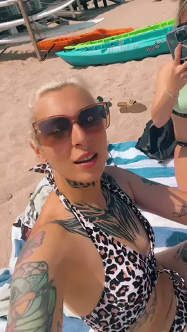 A post by @deso_latee on TikTok caption: Ja … Filter glitsch und nass.. super .. #fyfyfyfy #viralvideos #holidays #techtok #checkthisout #ravetok #TechTok #technomusic #fyyy #techtok 