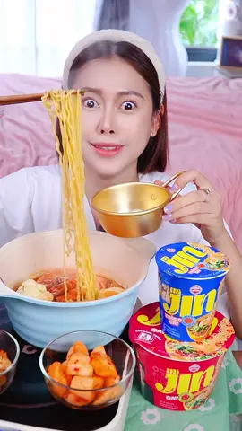 A post by @vietphuongthoa98 on TikTok caption: Coi phim Hàn xong thèm mì Hàn luôn 😆 #otoki #mijin