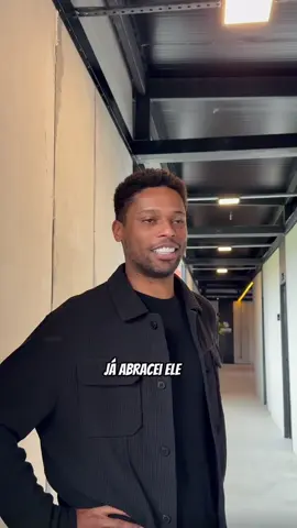 A post by @santosfc on TikTok caption: O André também foi homenageado na inauguração! ⚪️⚫️ #Santos #SantosFC #TikTokEsportes 