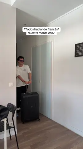 A post by @maulopezzz on TikTok caption: @Ivanna flores ya no toy solo en Francia esperen los blogsss