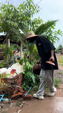 A post by @infinityofsteavkhaet on TikTok caption: ថតទាំងភ្លៀងម៉ងទៅជ្រុលដំណើរទៅហើយ🫶🌱#nimnounkpc #cambodian #foryourpage #viral #funnyvideo #fyp #footage 