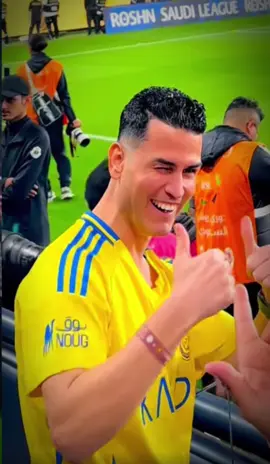 A post by @sosianey on TikTok caption: ✋🏽😝🤚🏽 #neymar #cristiano #football #fyp 