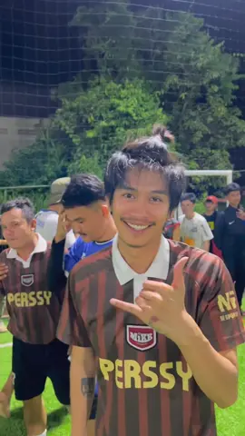 A post by @longmanin on TikTok caption: សុំទៅធ្វើអ្នកយកទឹកអោយបងទាំង2បានអត់😆❤️