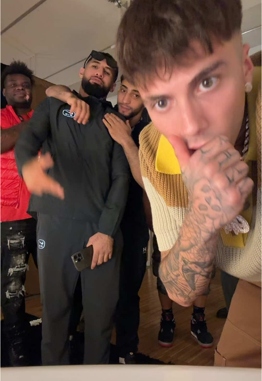 A post by @tonyboygohardd on TikTok caption: CHE FACCIAMO DROPPIAMO ?