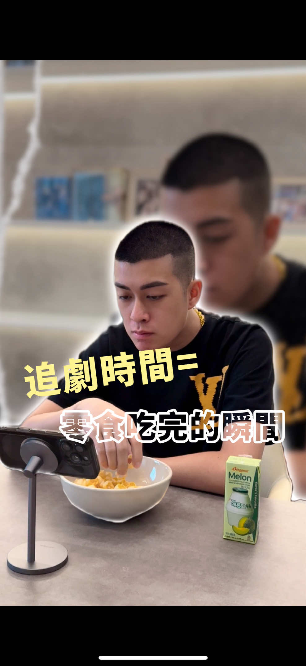 A post by @stanly0802 on TikTok caption: 心血來潮準備點心要來追個劇，東西都吃完了影片還沒開始⋯是我太餓了嗎😂 #日常 #親子 #生活 #夫妻 #搞笑 @霧眉師Eva 
