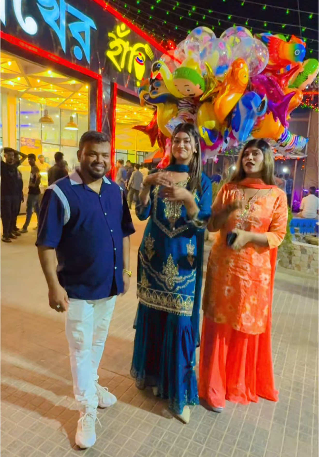 A post by @anjumanvibes on TikTok caption: Ghurte aslam Shokher Hari, Mawa Ghat 🌸🖤#mehjabin98 #mehjabinjr @anjumanglowstudio 