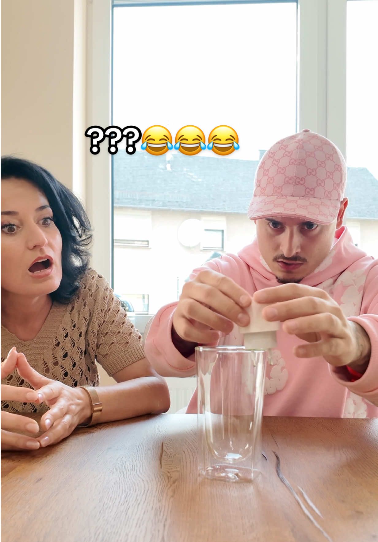 A post by @ninogashi on TikTok caption: Wenn das Viral geht fress ich n Besen 🧹. #fyy #fürdich #fail #mama #magie #zauber #stress #funnymemes #magictrick #balkan 