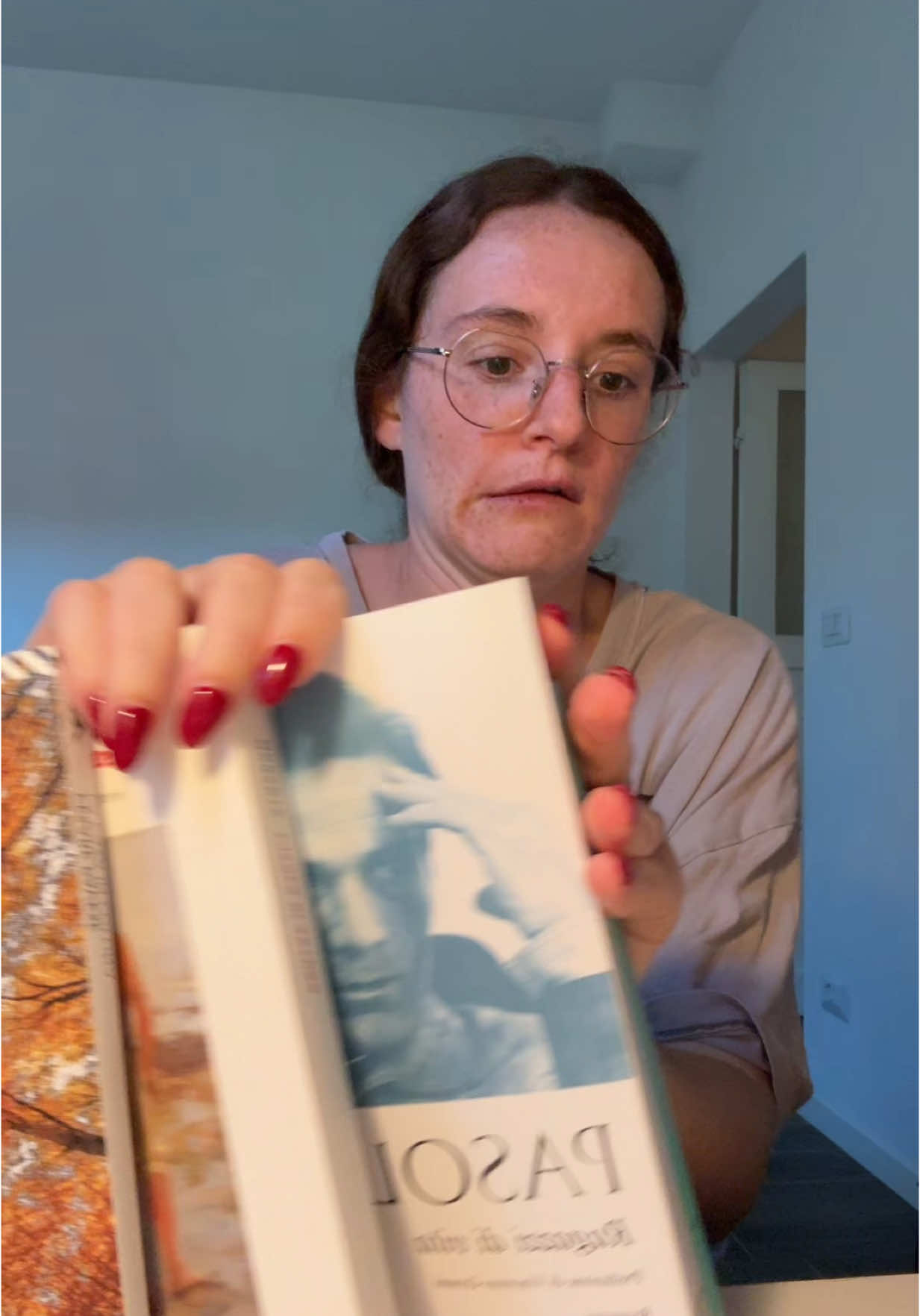 A post by @giuliapellegrini4 on TikTok caption: io voglio solo leggere i libri che dico io e non quelli dell’esame