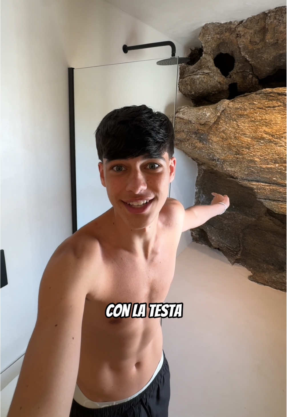 A post by @borsi___ on TikTok caption: ho scelto la stanza migliore per me e mia moglie @Viola Silvi? 😁💕 @Fabio Ferrucci #mykonos 