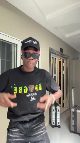 A post by @rach_makosso1 on TikTok caption: Un coté 🤣🤣