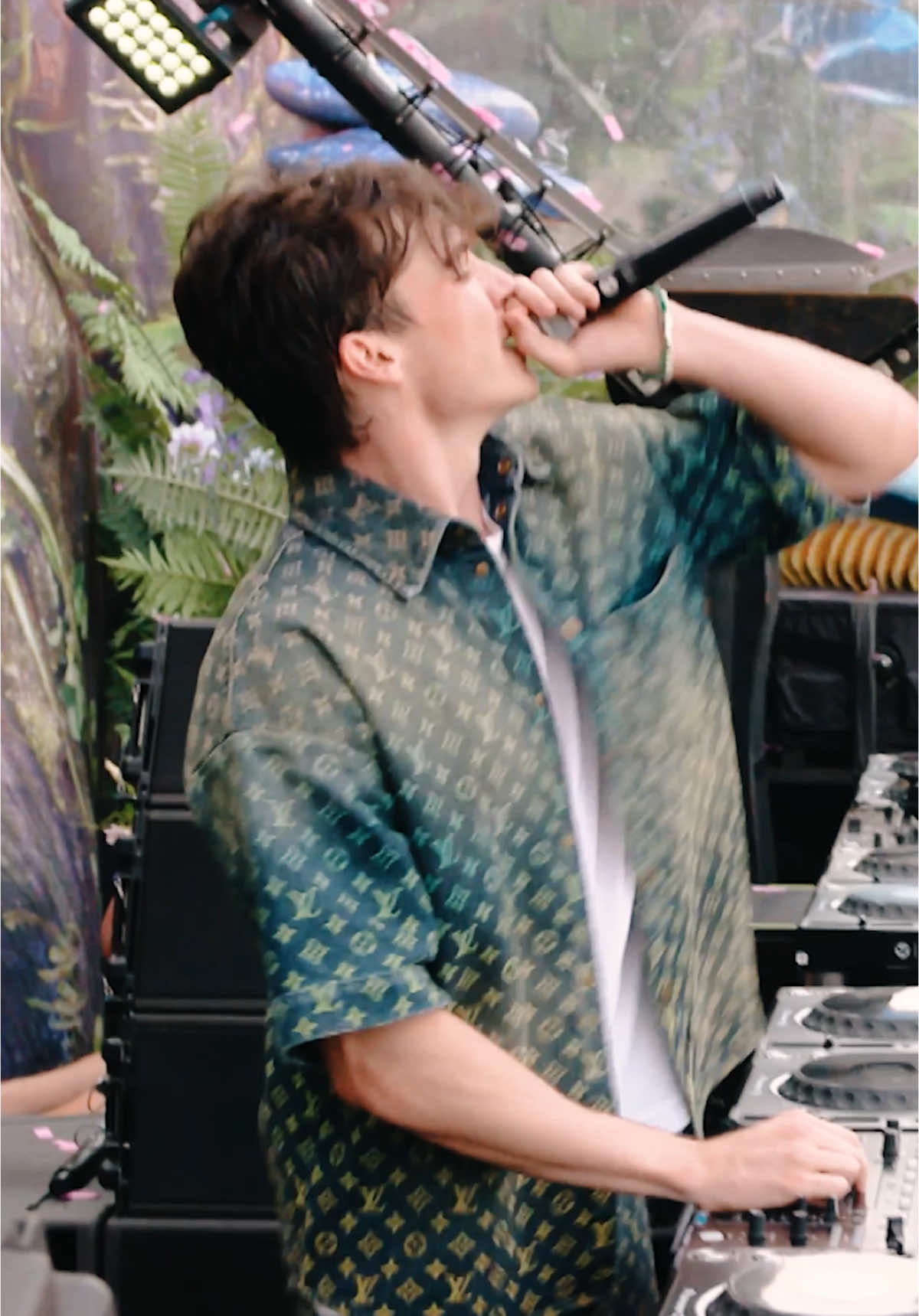 A post by @tomorrowland on TikTok caption: @Henri PFR with the kind of energy that moves the whole crowd. #ElectronicMusic #tomorrowland #festival 