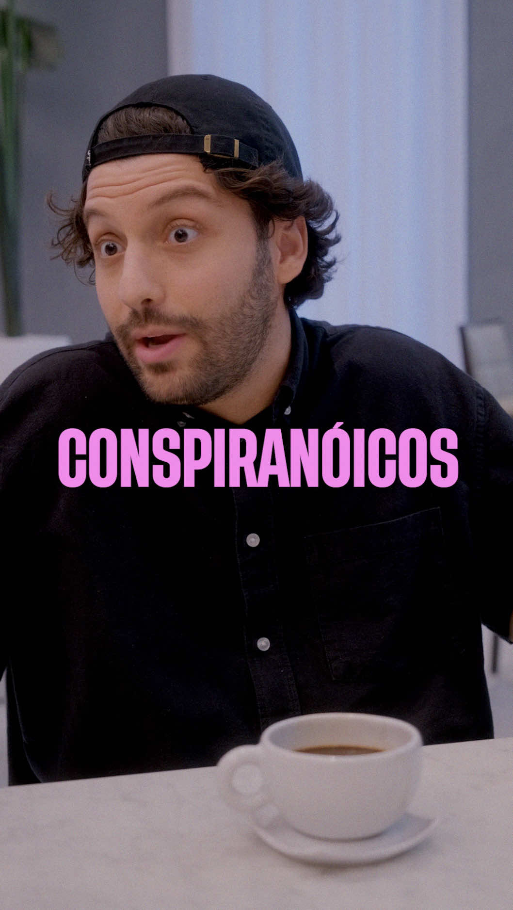 A post by @shaktimaal on TikTok caption: Cuando tus amigos conspiranóicos no te dejan ni tomar agua  @isra @Abelardo @Eliú 